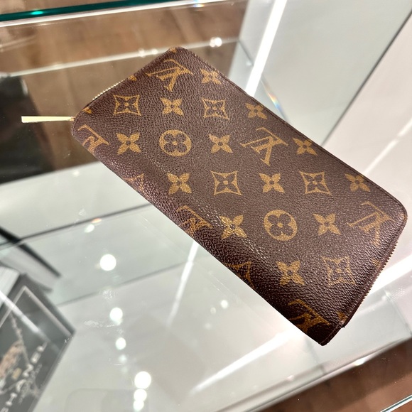 Louis Vuitton Handbags - Louis Vuitton Zippy Wallet